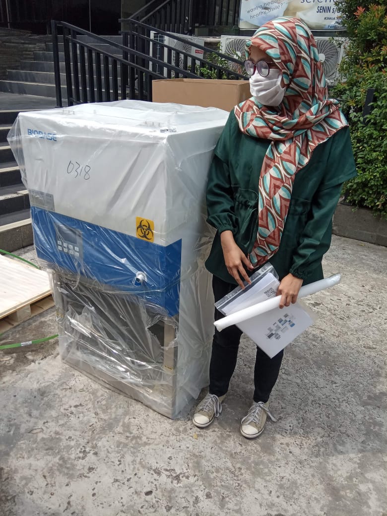 Penyerahan perangkat laboratorium